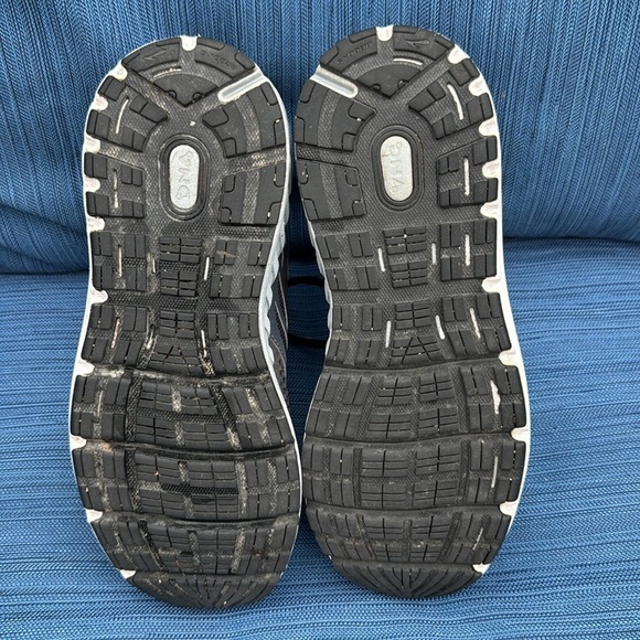 Brooks Addiction Men’s Size 9 medium width (D) - Picture 7 of 8